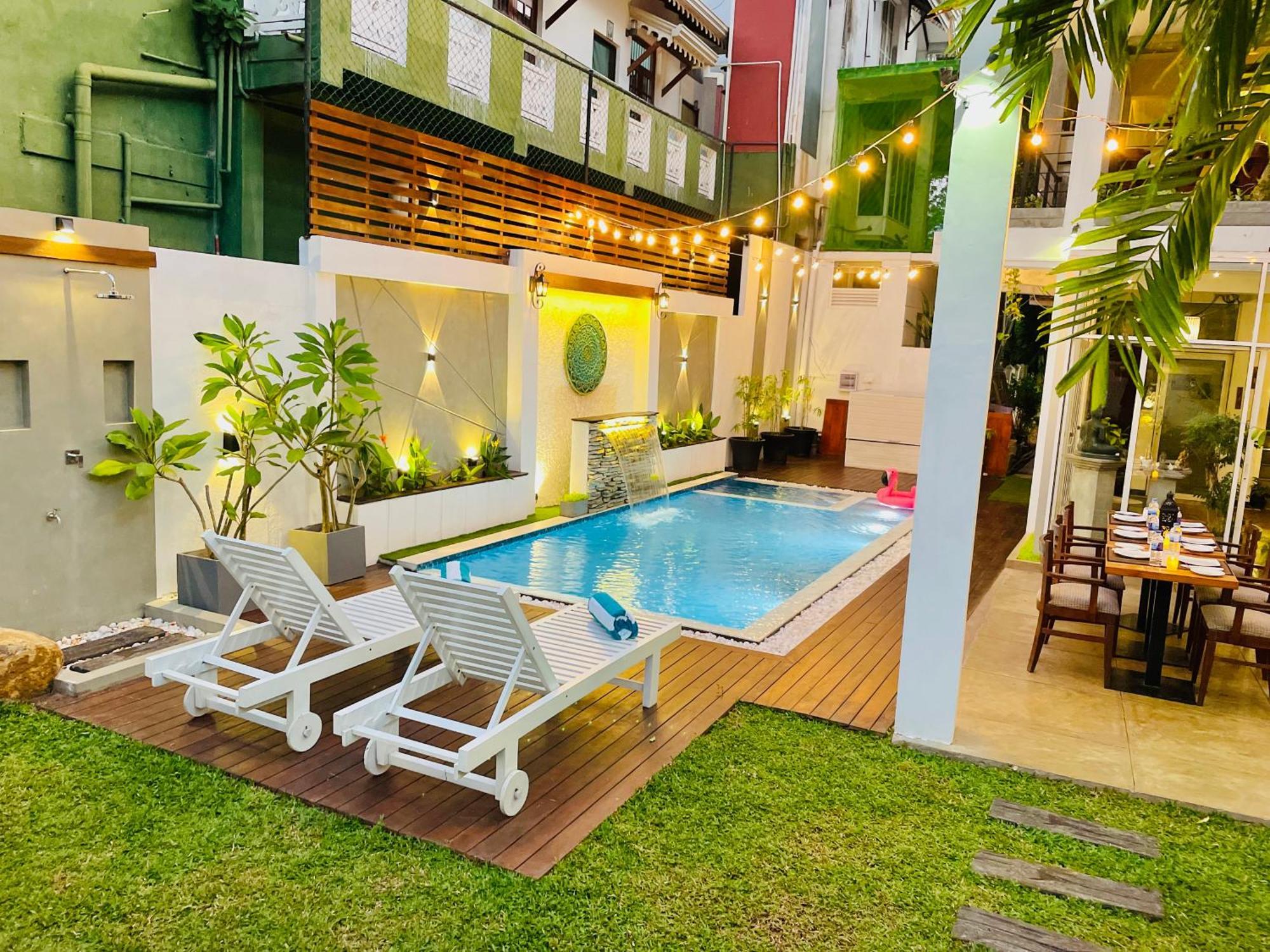 8 Plus Motels Negombo Exterior photo