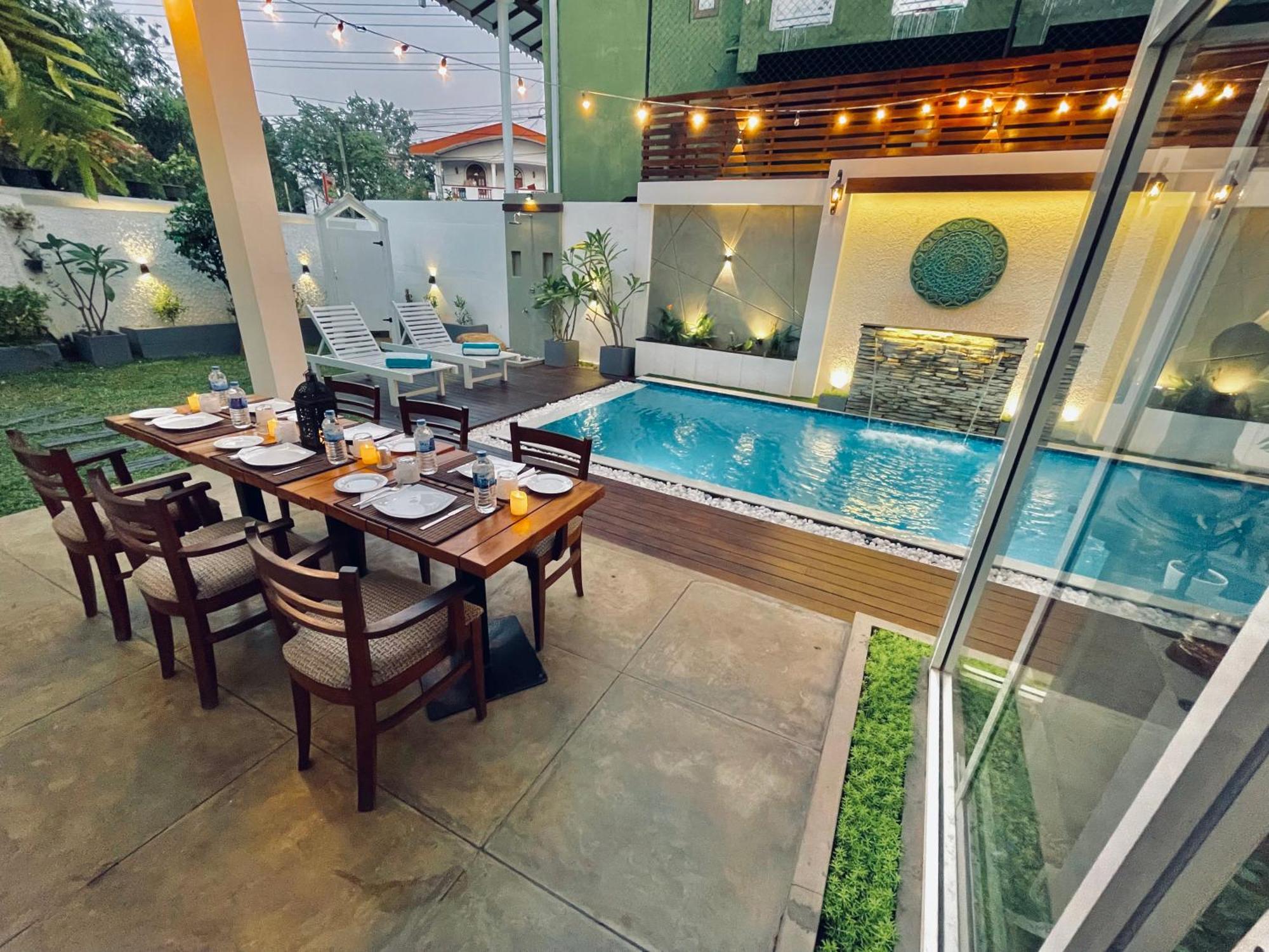 8 Plus Motels Negombo Exterior photo