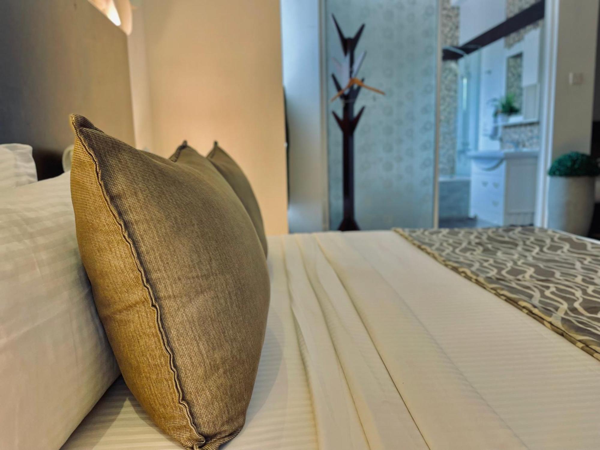 8 Plus Motels Negombo Exterior photo